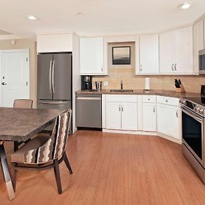 King Suite Hearing Access or Non-Smoking